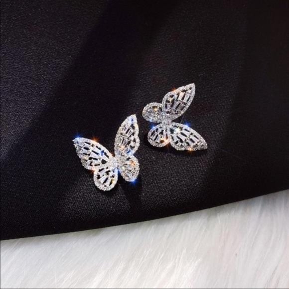 NEW 18K WHITE GOLD DIAMOND BUTTERFLY EARRINGS - Picture 6 of 7